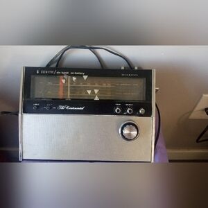 Zenith Black and Silver Six Band Radio